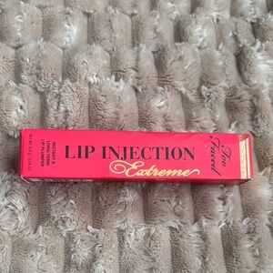 Too Faced Lip Injection Extreme - Bold Pink